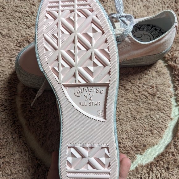 Miley Cyrus Converse - Picture 3 of 5